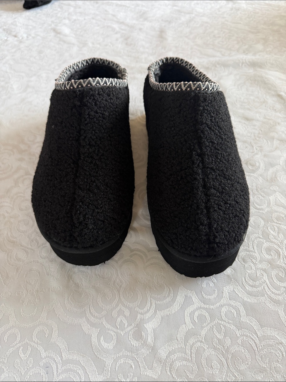 Bearpaw Cozy Black Sherpa Slip-On - Picture 16 of 16